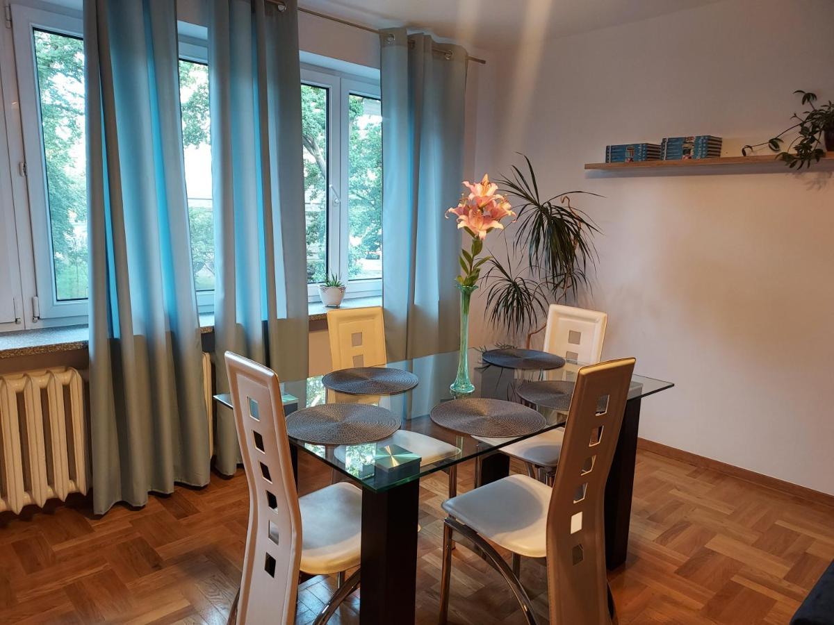 Apart- Salon Z Aneksem Kuchenym, 2 Sypialnie, Lazienka Hostel